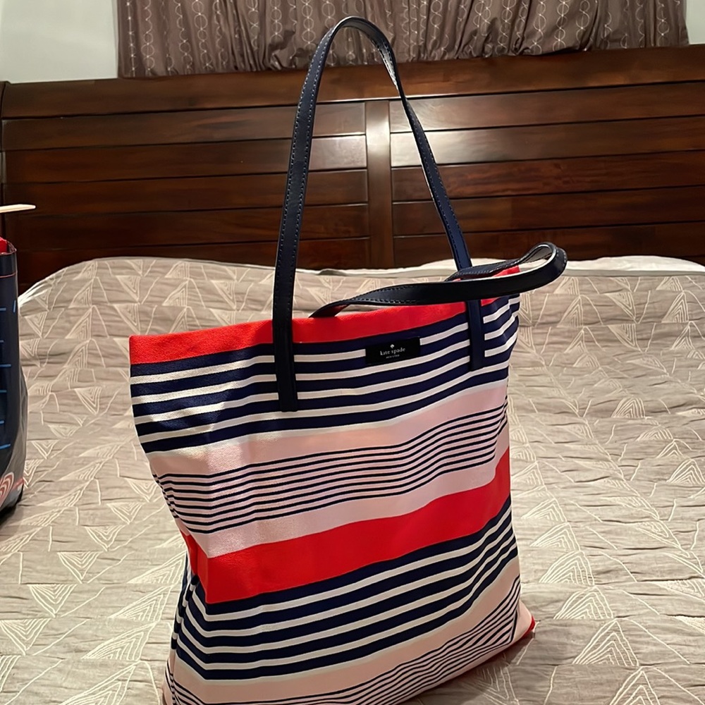 Kate Spade tote. Never used! - Picture 7 of 11